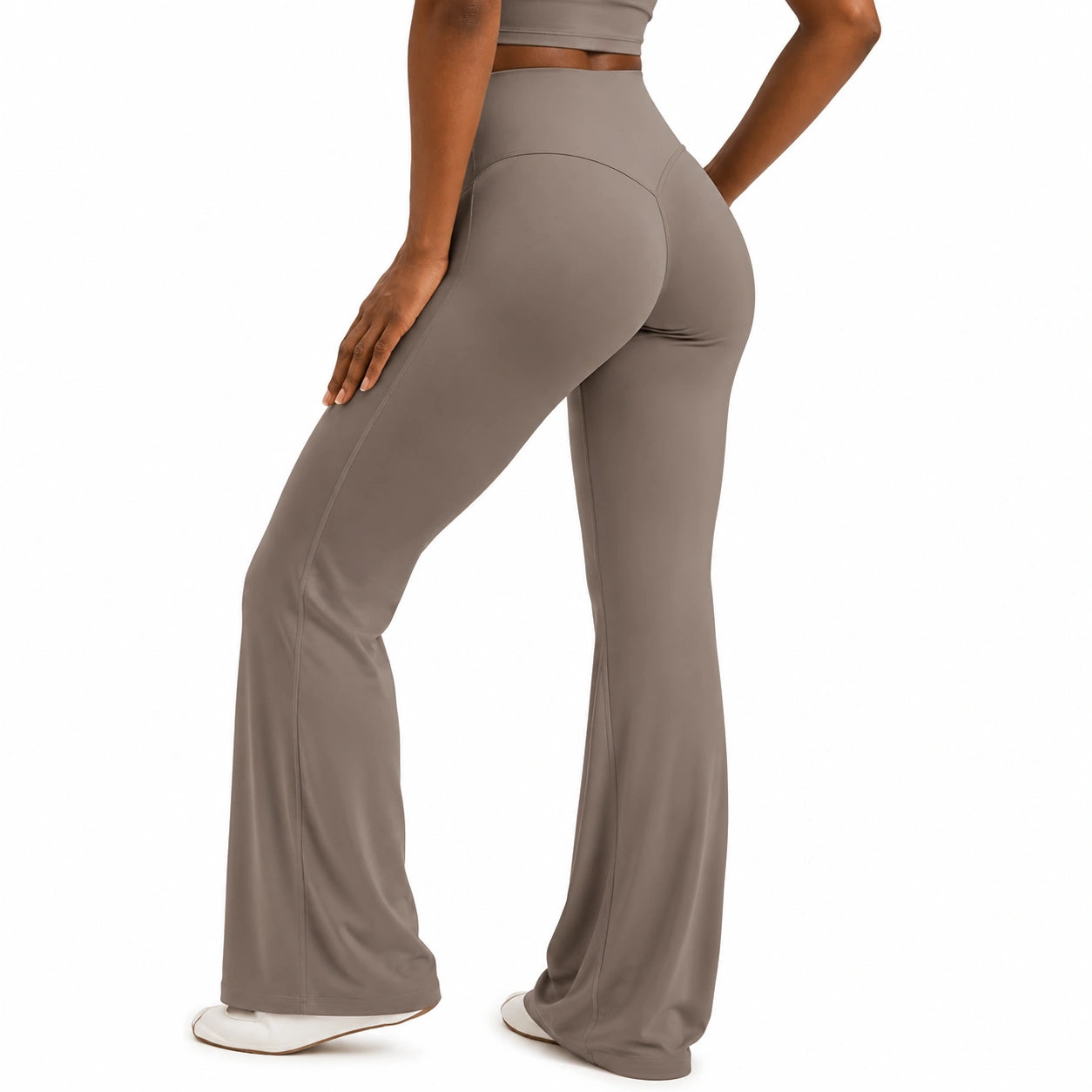Pantalon de sport femme taille M tissu extensible taupe coupe évasée